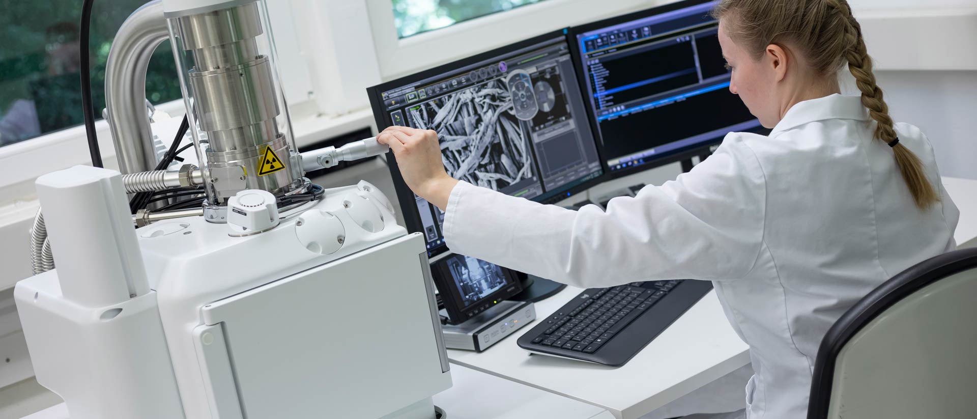 Hohenstein Lab technician operating a scanning electron microscope